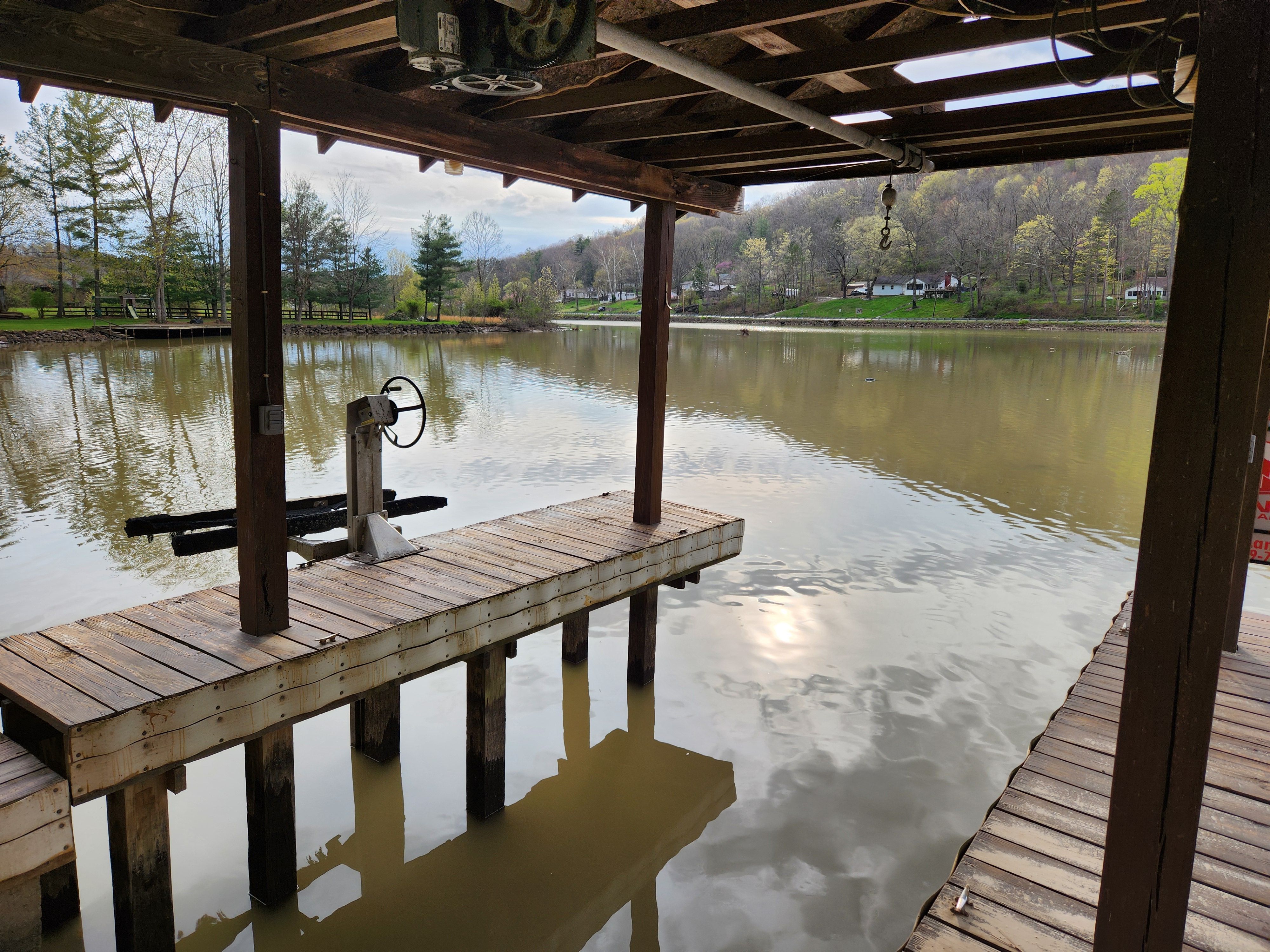 House on Lake White in Waverly, OH. Can be a nice STR !!